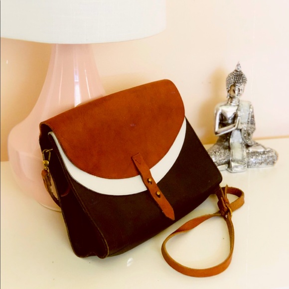 Madewell Handbags - Madewell The Essex Leather Crossbody Bag